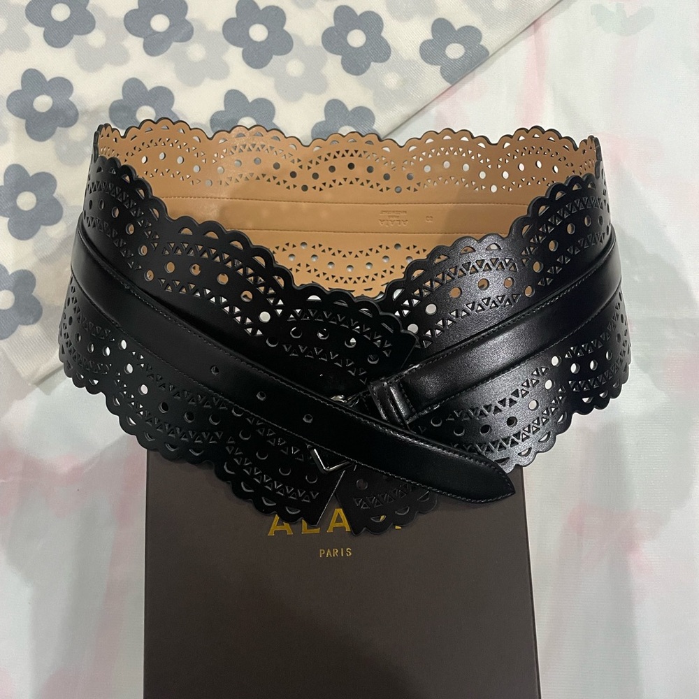 Alaïa Black Scalloped Laser-Cut Leather Corset Belt